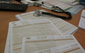 Traduction grec-français d'un certificat médical et d'analyses